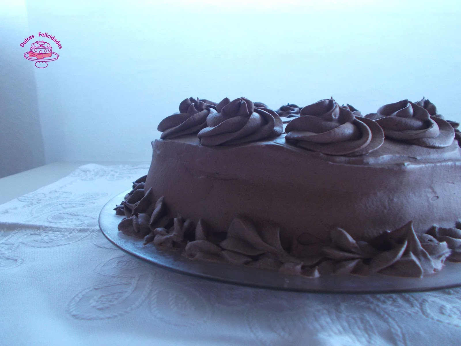 Dulces felicidades Devil's Food Cake o pastel del diablo y los "casi