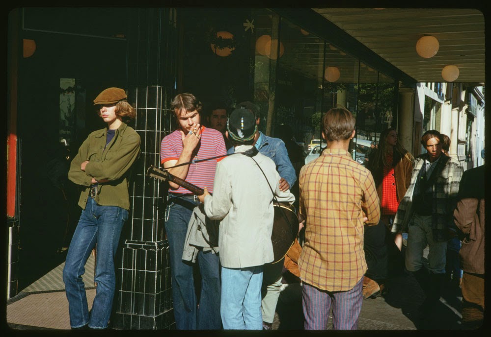18 Fascinating Vintage Color Photographs Capture Haight Street Hippies