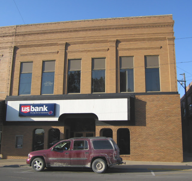 Chariton's Square Deal State Savings Bank Block