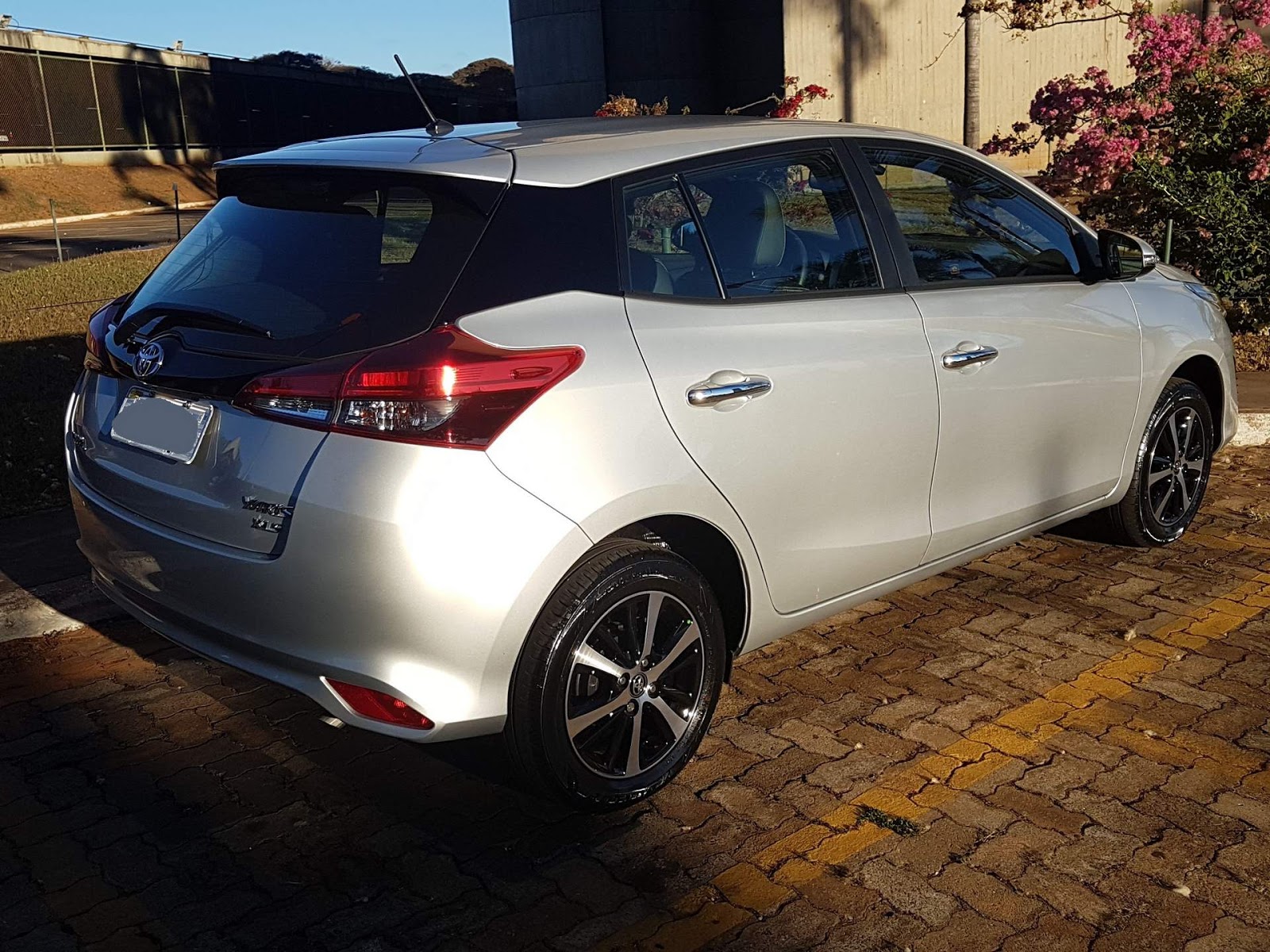 Automóvel Toyota Yaris Xls 5 Portas - Zeke