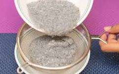 drain-chia-seeds-to-a-sieve