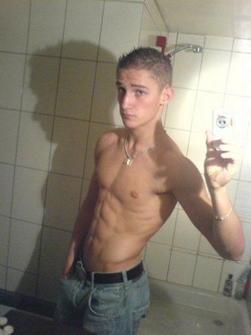 My Ideal Men: Where would we be without Self Pics