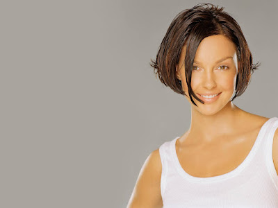 Sexy Actress Ashley Judd New Hair style