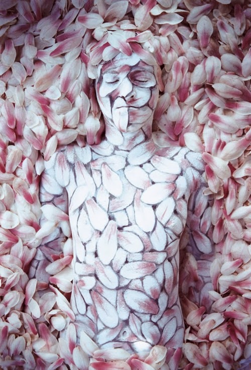 15-Blossoms-Body-Paint-Johannes-Stötter-Musician-Fine-Art-Body-Painter-www-designstack-co 