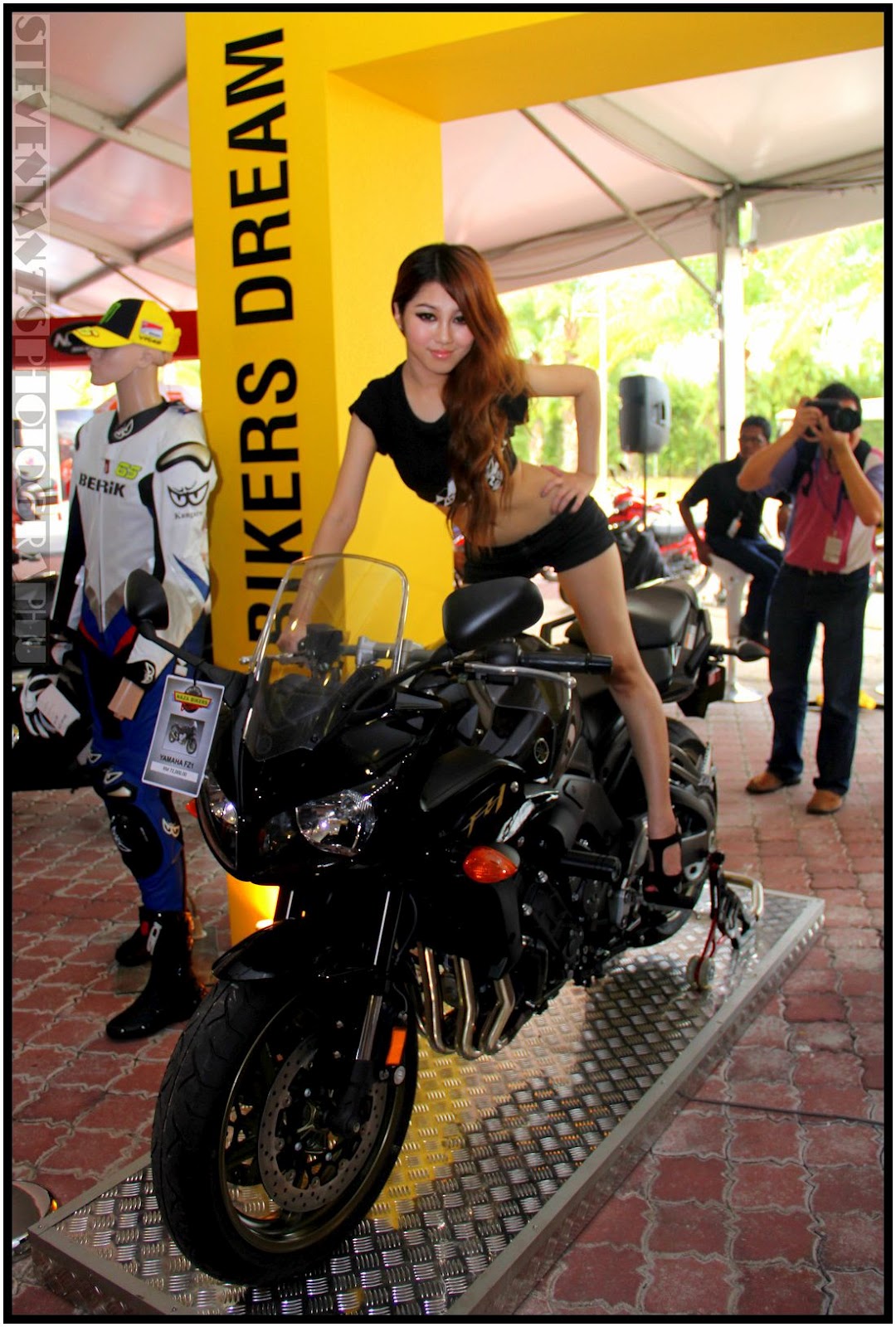 A girl and a superbike = perfect combination? My Eyes Through