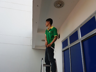 Thợ thi công mành sao trúc