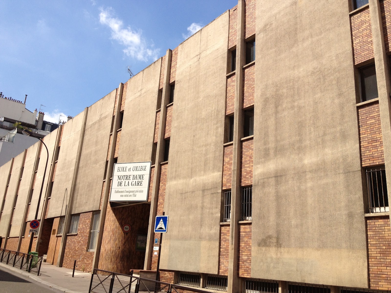 Nouvelles mochetés parisiennes (69) façade de l'école NotreDame de la Gare Le Beau Vice