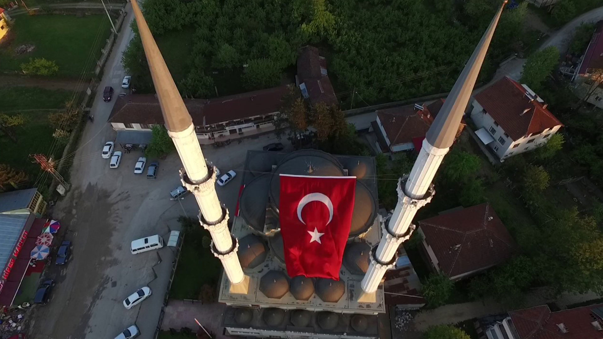 en guzel turk bayrakli manzarali camiler 2