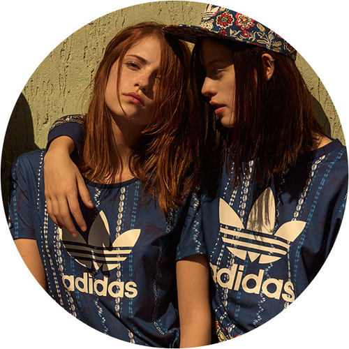 Camiseta, blusa e boné estampa Cirandeira Farm e Adidas Originals quinta coleção Farm e Adidas Originals quinta coleção camiseta, blusa e boné Cirandeira
