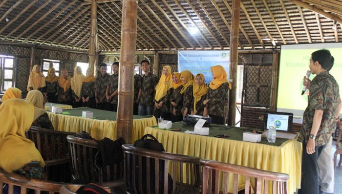 Bahasa Ibu Sangat Berpengarus Terhadap Karakter Anak Dosen Bahasa Inggris STAINU Temanggung, Effi Wahyuningsih, mengatakan bahwa bahasa sangat berpengaruh terhadap perkembangan karakter anak.