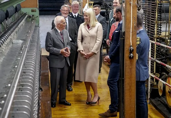 Crown Prince Haakon and Crown Princess Mette-Marit visited a couple of industrial companies in Hordaland. Mette-Marit wore Dolce & Gabbana