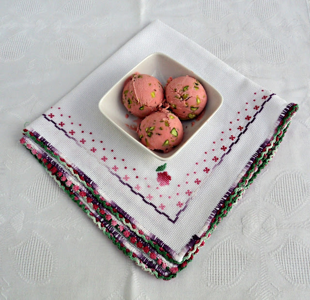 Helado de fresa y pistacho al mascarpone