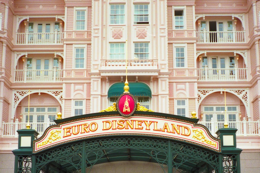 The Disneyland Paris Explorers Club: Euro Disneyland, May 1992