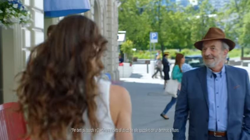 Modella Listerine pubblicità Advanced White con Foto - Testimonial Spot Pubblicitario 2017