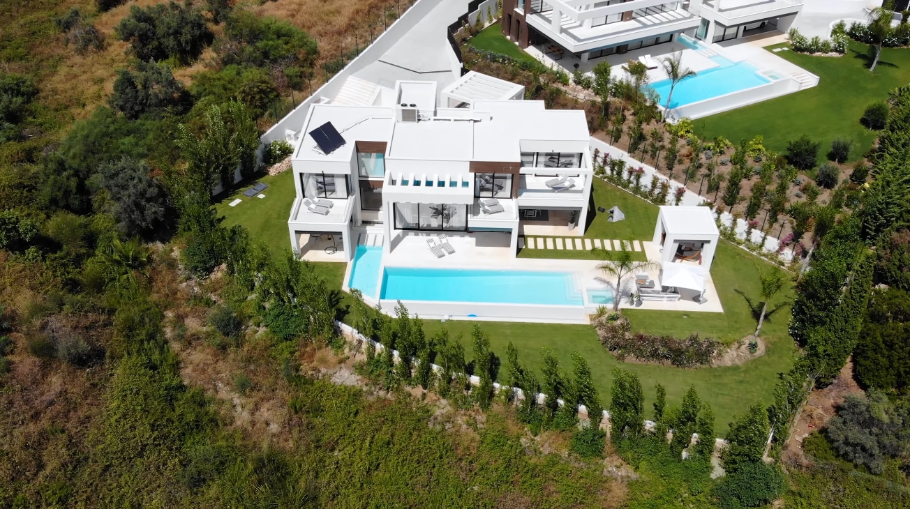 27 Photos vs. Luxury Contemporary Villa In Marbella Golf Valley vs. Interior Design Tour