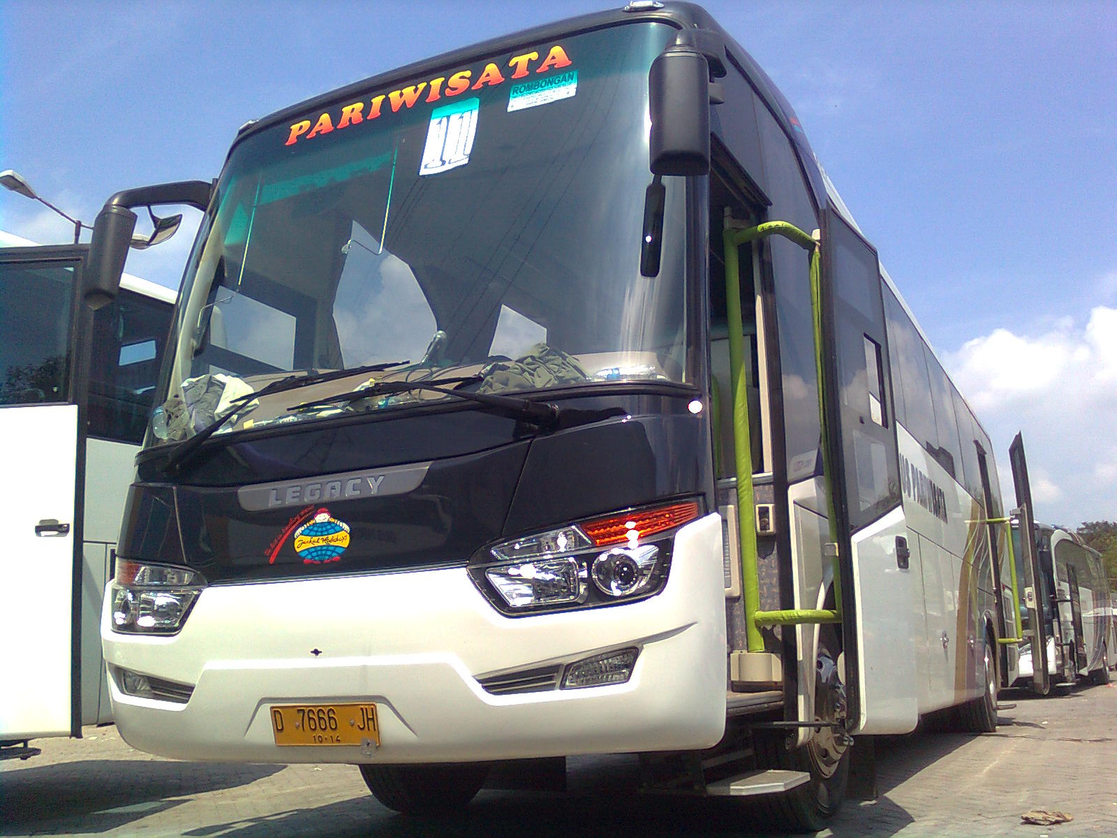 BIS (Bagiku Indah Selamanya....): Jackal Holidays Legacy SR-1 Mercedes