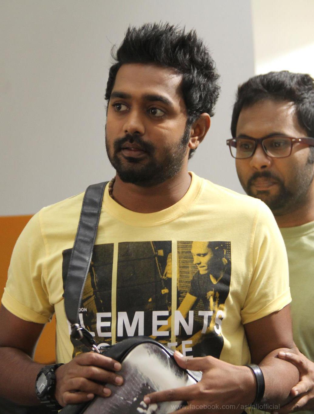 Kili Poyi Movie Stills