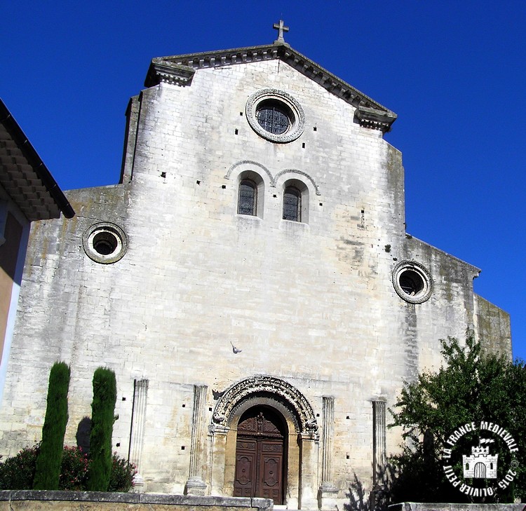 LA FRANCE MEDIEVALE SAINTPAULTROISCHATEAUX (26) Cathédrale romane NotreDame (Extérieur) LA FRANCE MEDIEVALE SAINTPAULTROISCHATEAUX (26) Cathédrale romane NotreDame (Extérieur)