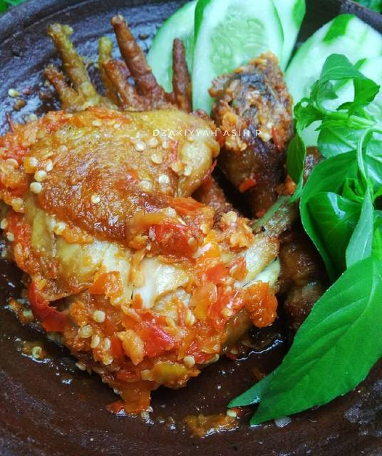 AYAM PENYET/AYAM GEPREK ala warung ayam by Dzakiyyah AYAM PENYET/AYAM GEPREK ala warung ayam by Dzakiyyah
