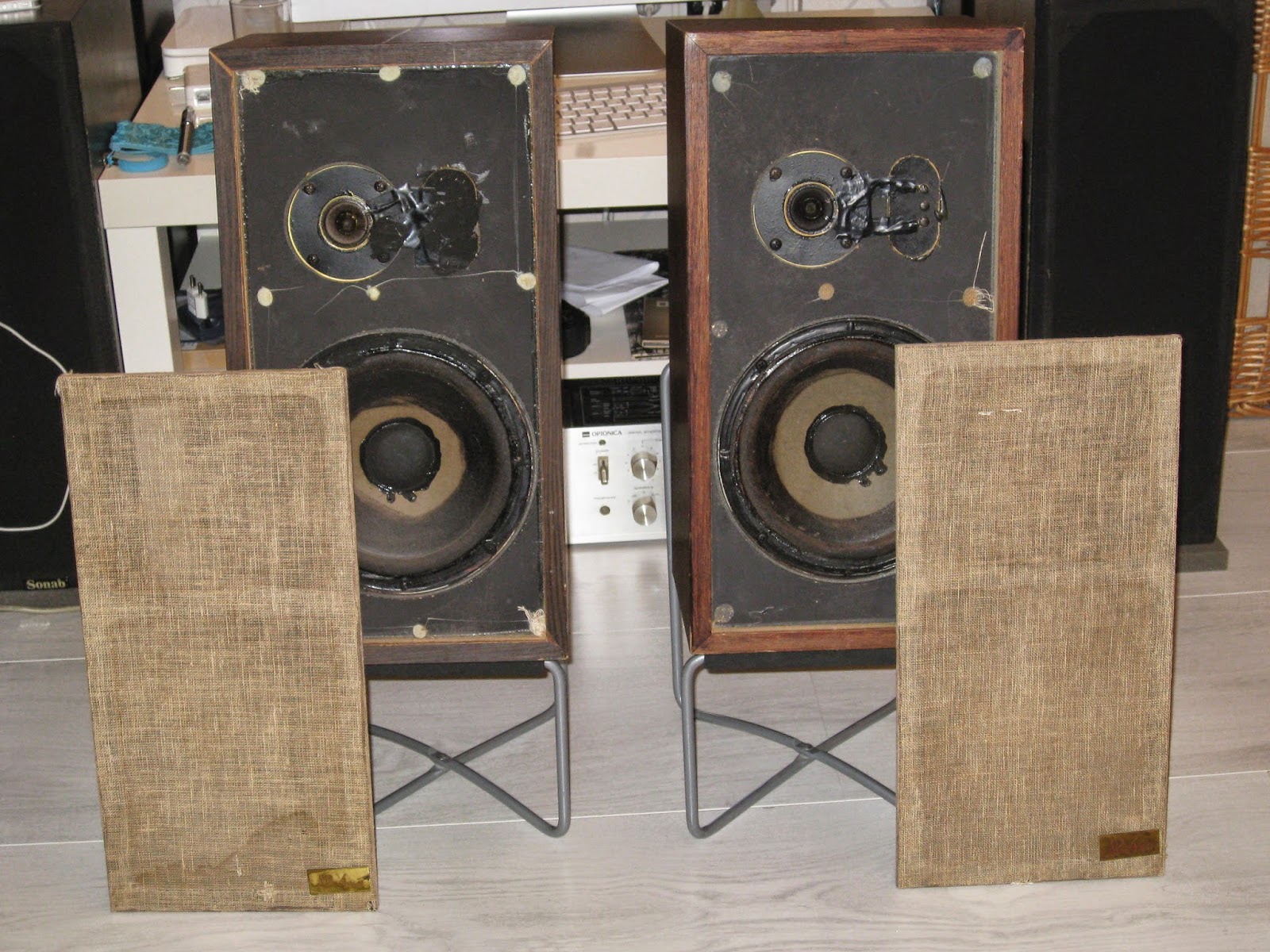 Infrequent Sound [sex.tex] technology: Acoustic Research AR-4xa, made ...