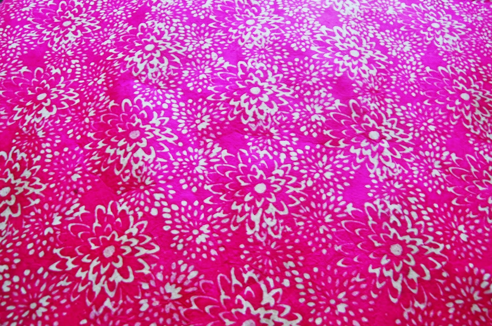fuschia pink wall paper