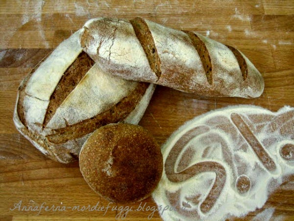 pane semintegrale con poolish di  licoli e autolisi