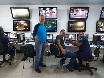 No Carnaval de Lauro de Freitas... Sorria! Você está sendo filmado.