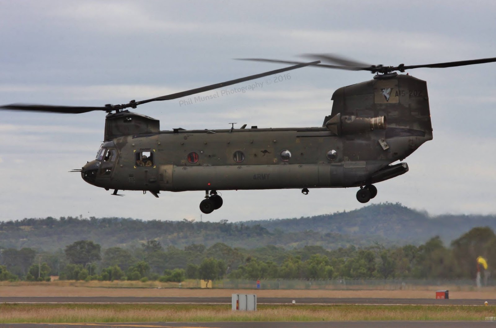 Air Queensland.blogspot Australian Army Boeing CH47 Chinook medium lift helicopter