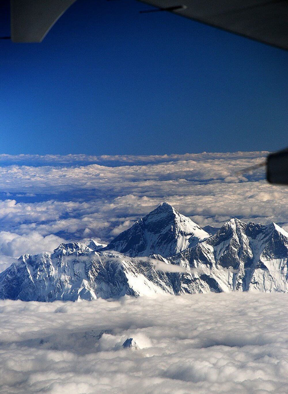منظر رائع لجبل إفرست من طائرة