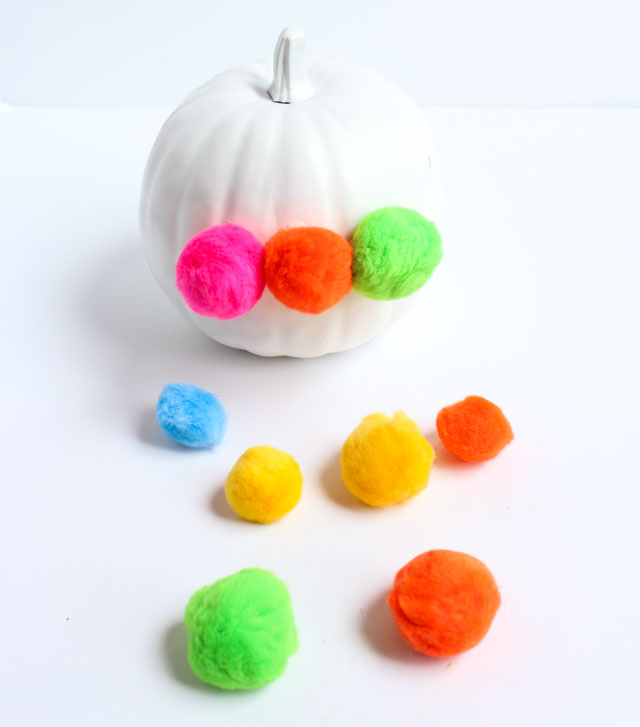 Love this pumpkin decorated with giant pom-poms! Love this pumpkin decorated with giant pom-poms!