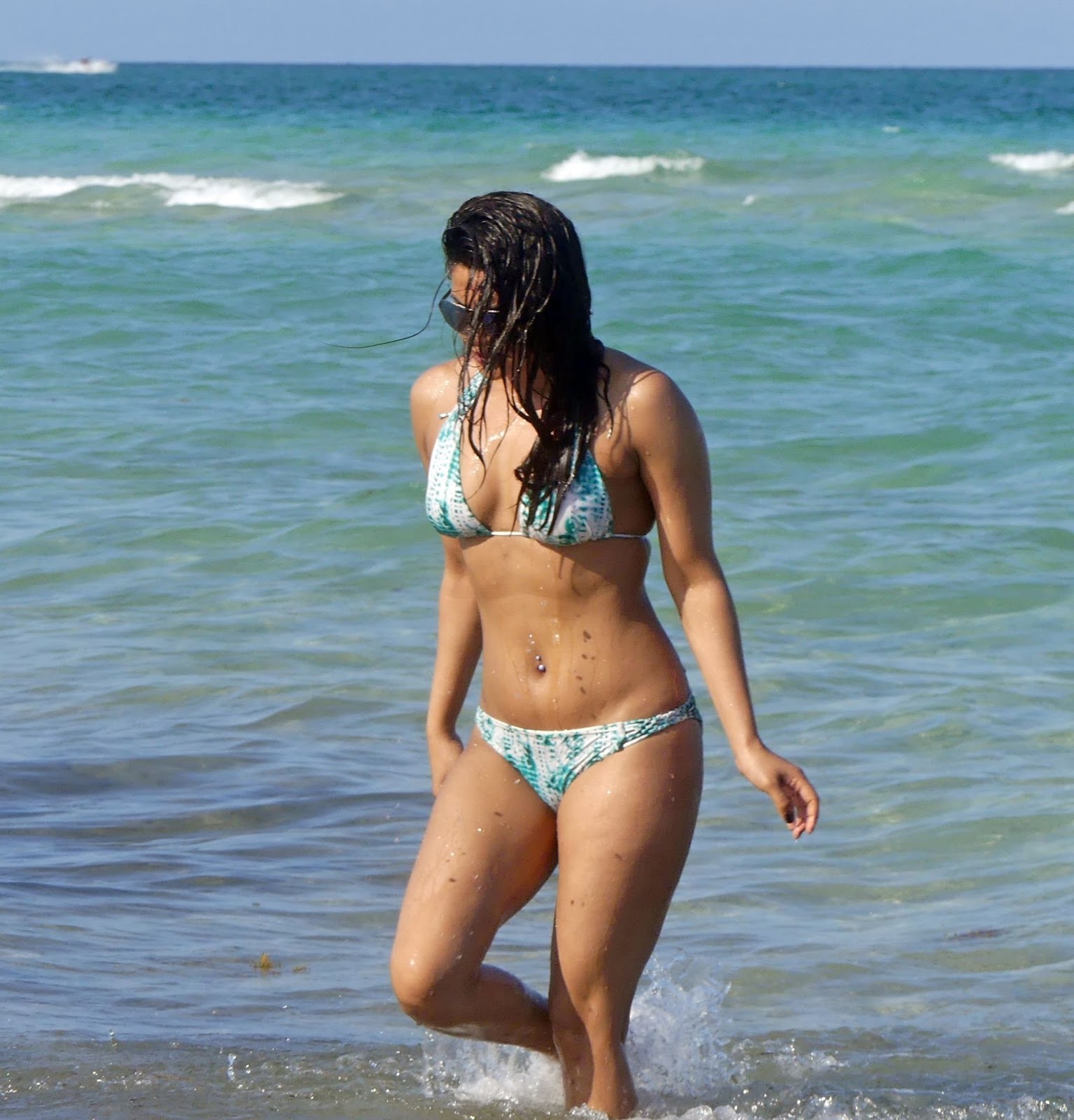 Priyanka Chopra Showcases Her Sexy Body in a Two Piece Bikini  As She Takes a Splash in Miami Beach