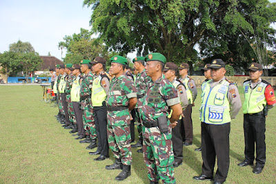 JELANG PILKADES SERENTAK 2017 POLRES SRAGEN LAKSANAKAN APEL GELAR PASUKAN