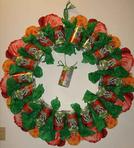 How to Recycle: Recycled Christmas Wreath