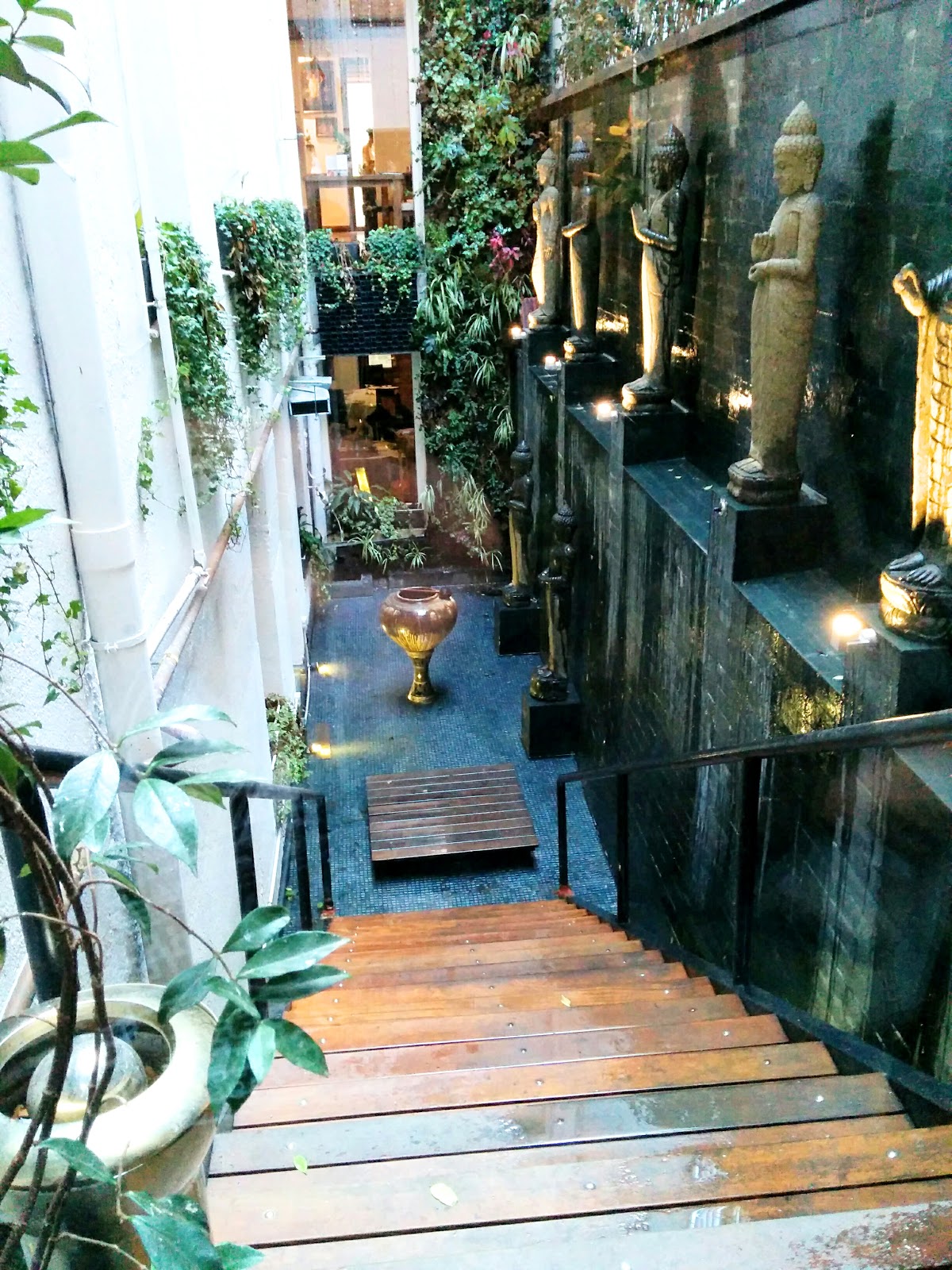 Thai Garden 2112 [Cualquier tiempo pasado fue mejor] Con un par de