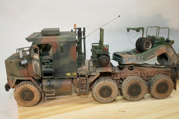 Тягач Oshkosh m1075