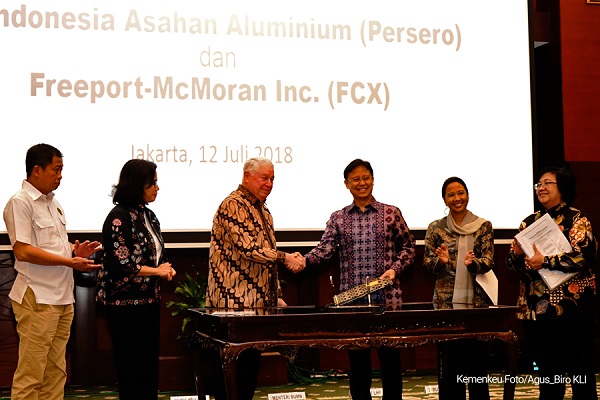 Pembelian 51% Saham Freeport, Rocky Gerung: "Ngusir maling pake duit. Ya dungu" Pembelian 51% Saham Freeport, Rocky Gerung: "Ngusir maling pake duit. Ya dungu"
