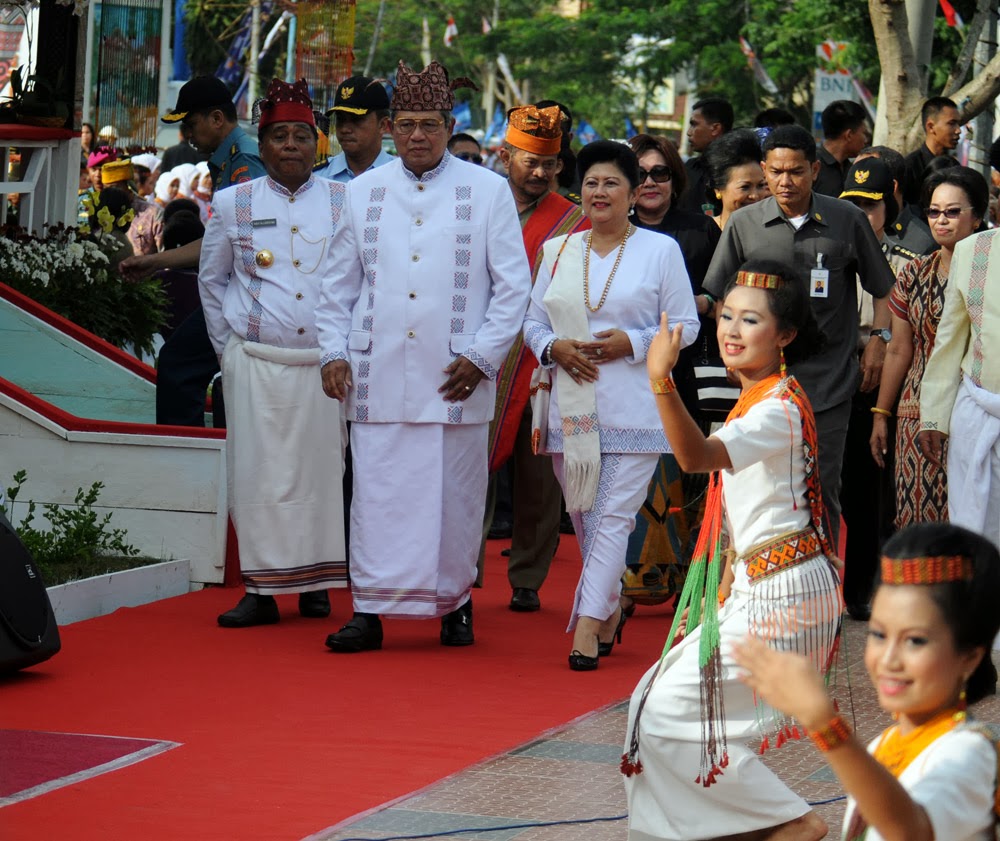 Provinsi Sulawesi Selatan: Presiden Dianugerahi Gelar Adat Warga
