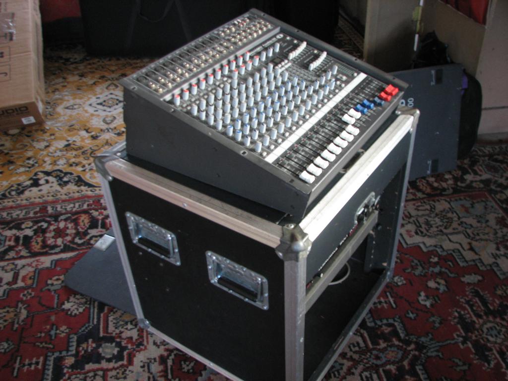 Infrequent Sound [sex.tex] technology: Dynacord PowerMate 1000-1 + Rack