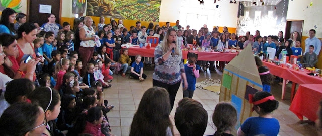 Roncador: Escola João Paulo I realiza exposição de brinquedos confeccionados com materiais reciclados