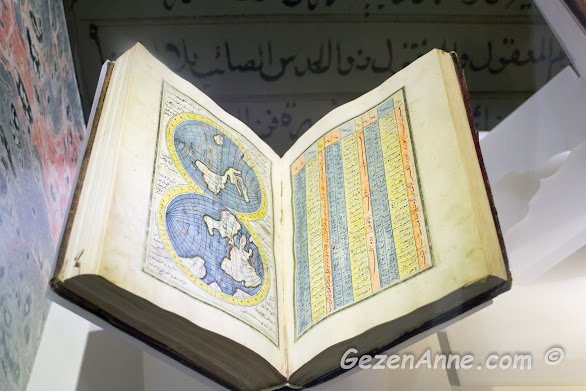 Hatay Arkeoloji Müzesi'ndeki el yazması bir kitap