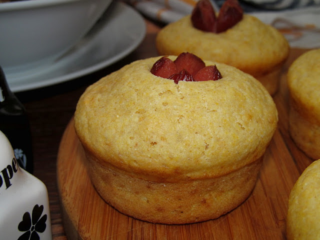 Закусочные кукурузные кексы с сосиской