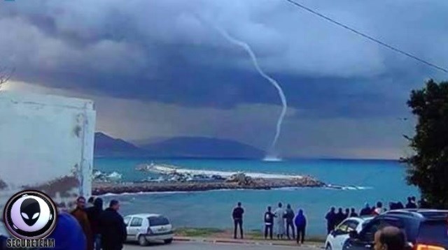 TERIAM NAVES ALIENÍGENAS SIDO FLAGRADAS SURRUPIANDO ÁGUA AQUI NA TERRA?