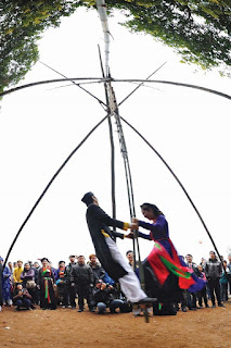 Bamboo Swings (Danh Du) - traditional folk games Tet day 2 Bamboo Swings (Danh Du) - traditional folk games Tet day 2