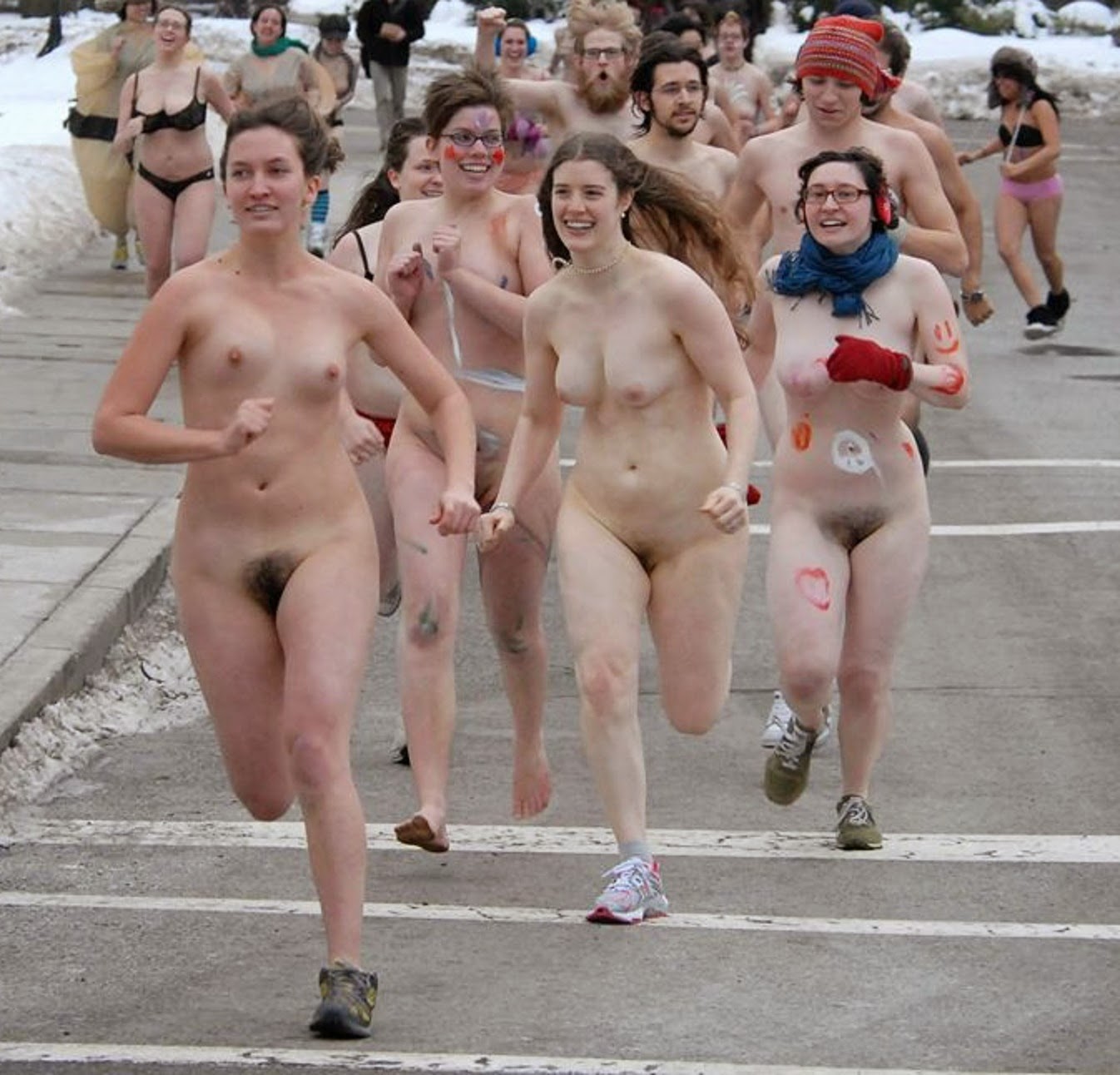 гонки на голых женщинах фото 79