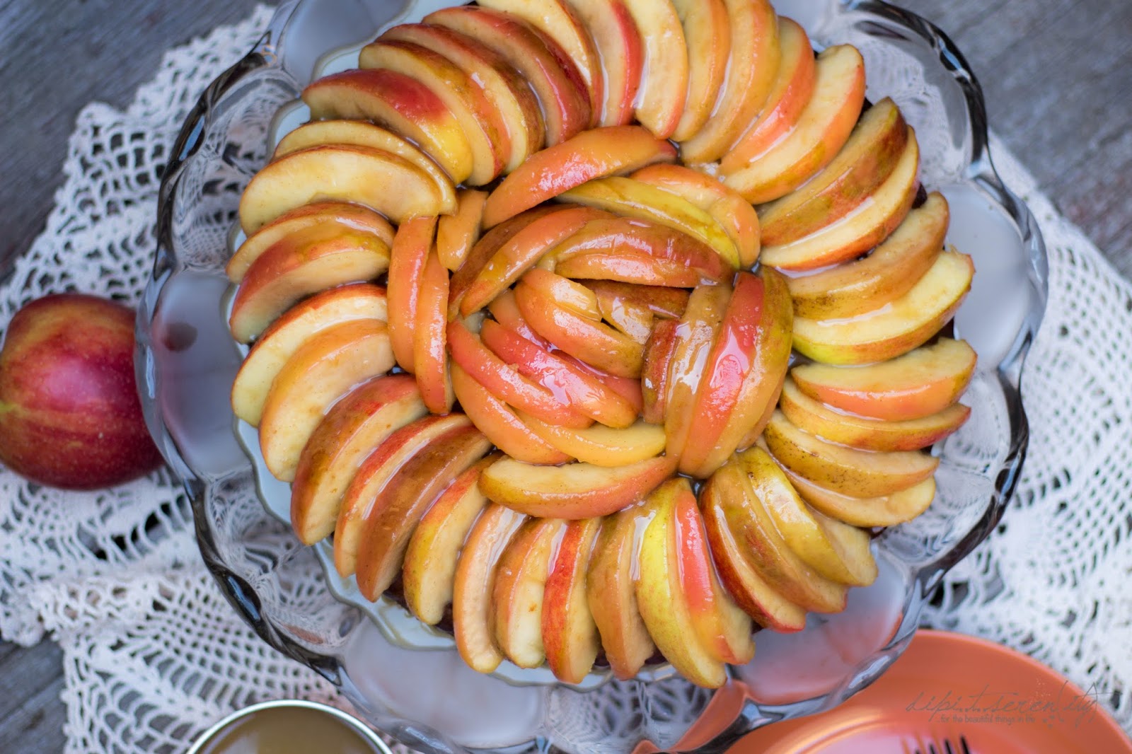 dipitserenity: Fluffiger Apfelkuchen mit warmer Brandy-Karamell-Soße