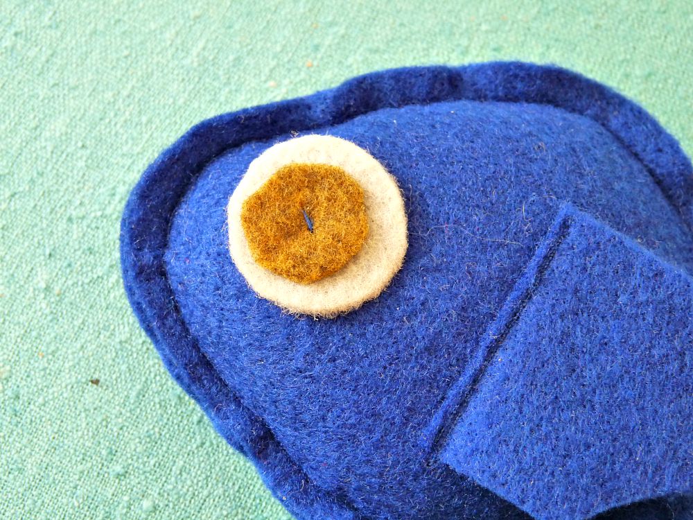 DIY Felted Fish Catnip Toy DIY Felted Fish Catnip Toy