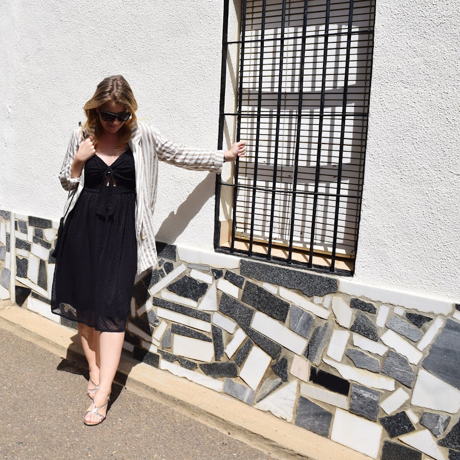 Vestido_negro_blazer_rayas