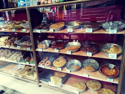 pies and pastries in manali, Best places to eat in Manali, Where to Eat in Manali,