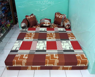 Sofa bed inoac motif abstrak sirkuit coklat Sofa bed inoac dengan motif abstrak sirkuit coklat posisi kasur inoac