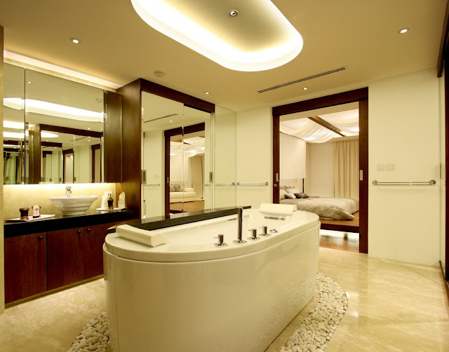 Picture of the bathtub in the luxury bathroom